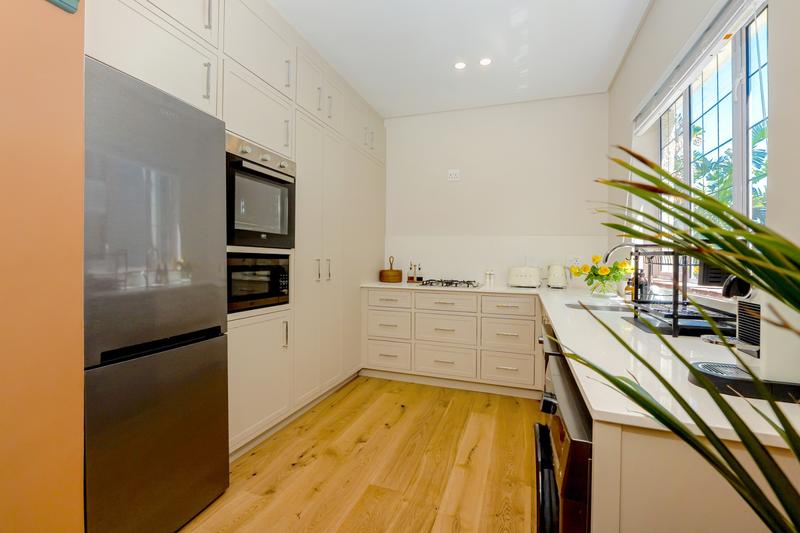 2 Bedroom Property for Sale in Sea Point Western Cape